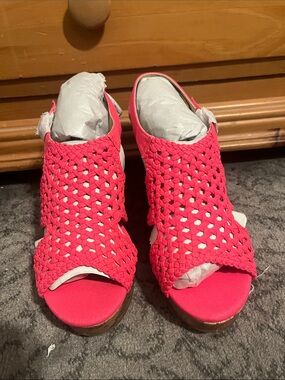 SO Pink Woven Peep-Toe Wedge Sandals